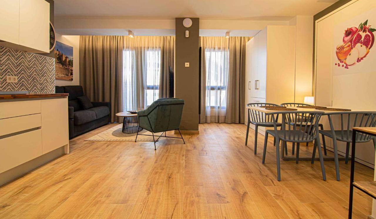 Apartamentos Leonor Малага Екстер'єр фото