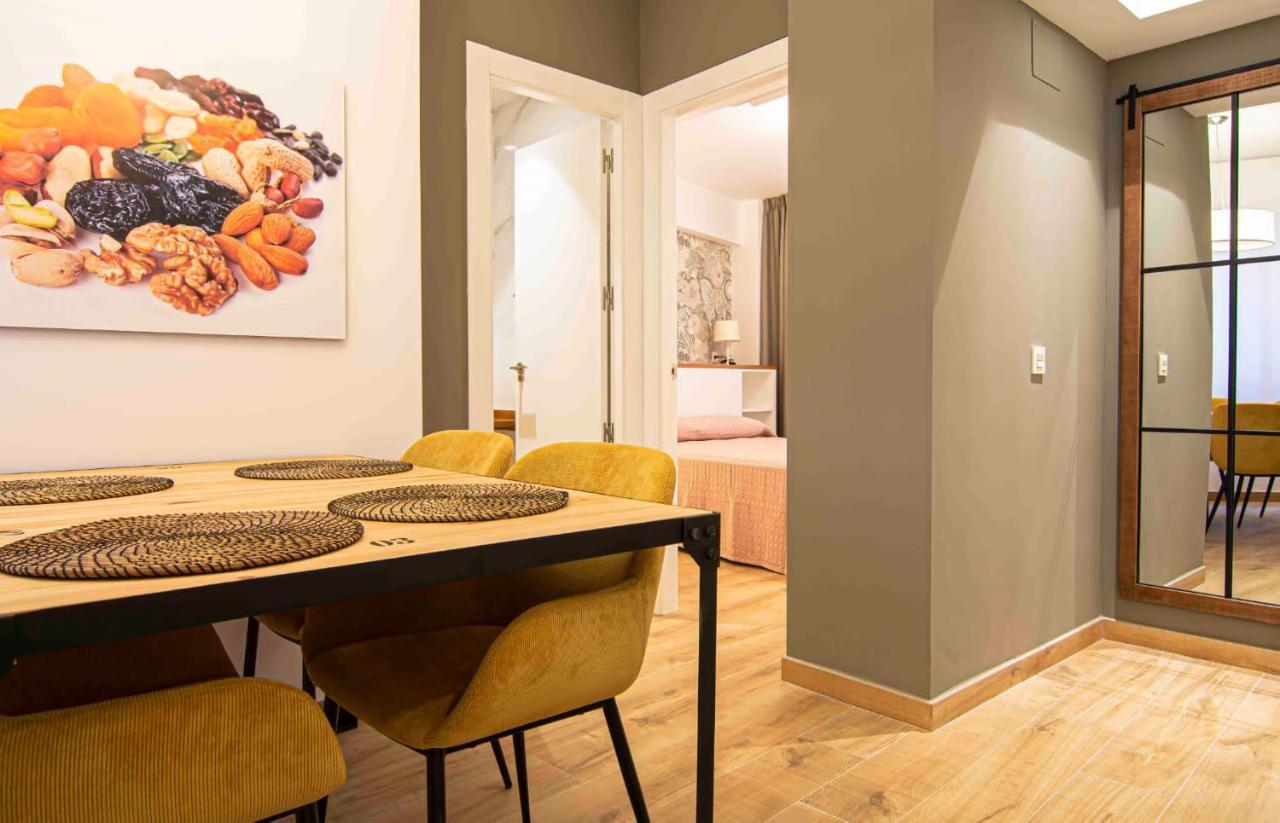 Apartamentos Leonor Малага Екстер'єр фото