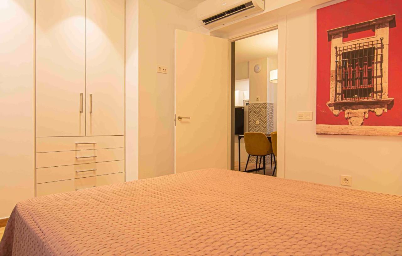 Apartamentos Leonor Малага Екстер'єр фото