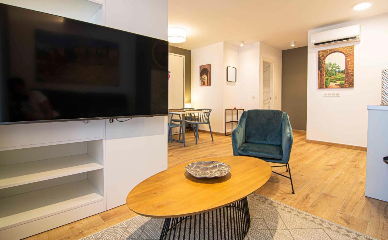 Apartamentos Leonor Малага Екстер'єр фото