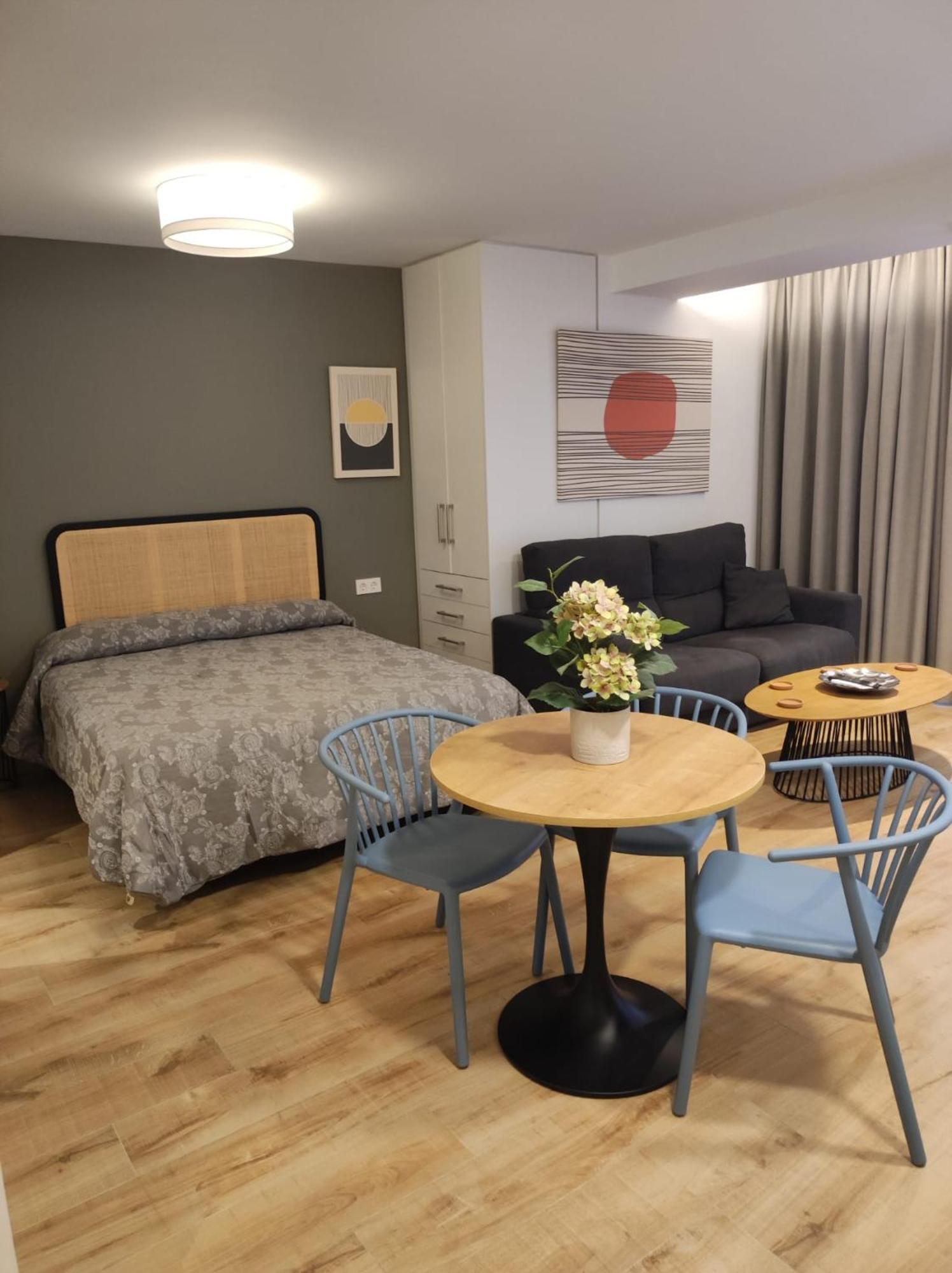 Apartamentos Leonor Малага Екстер'єр фото