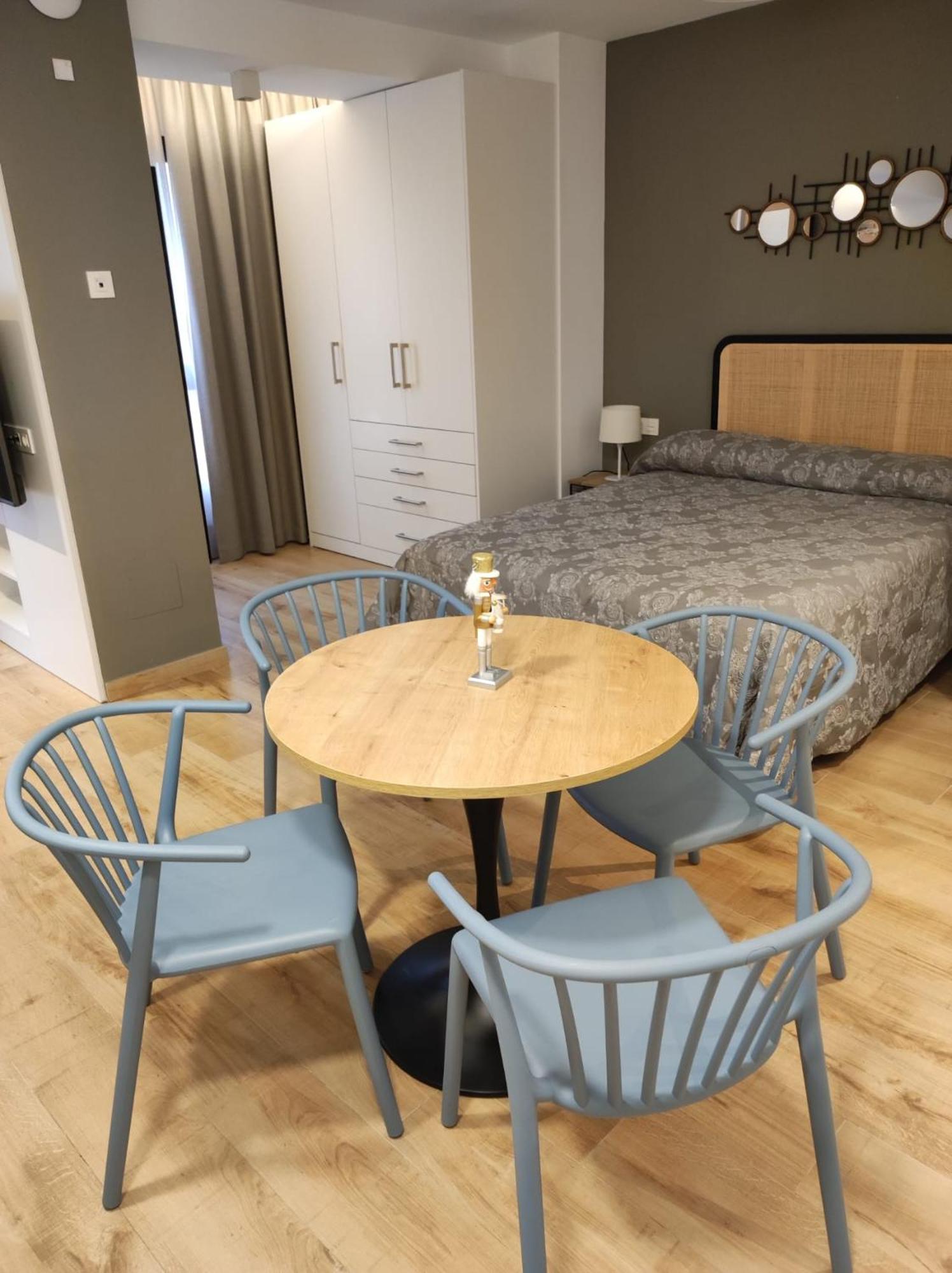Apartamentos Leonor Малага Екстер'єр фото